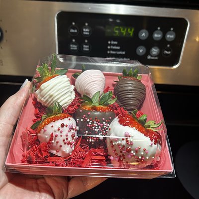 Chocolate Covered Strawberries (1/2 Dozen)