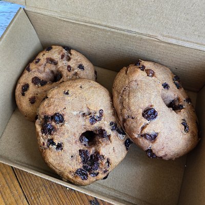 Gluten Free Sourdough Cinnamon Raisin Bagel Box (3 Count)