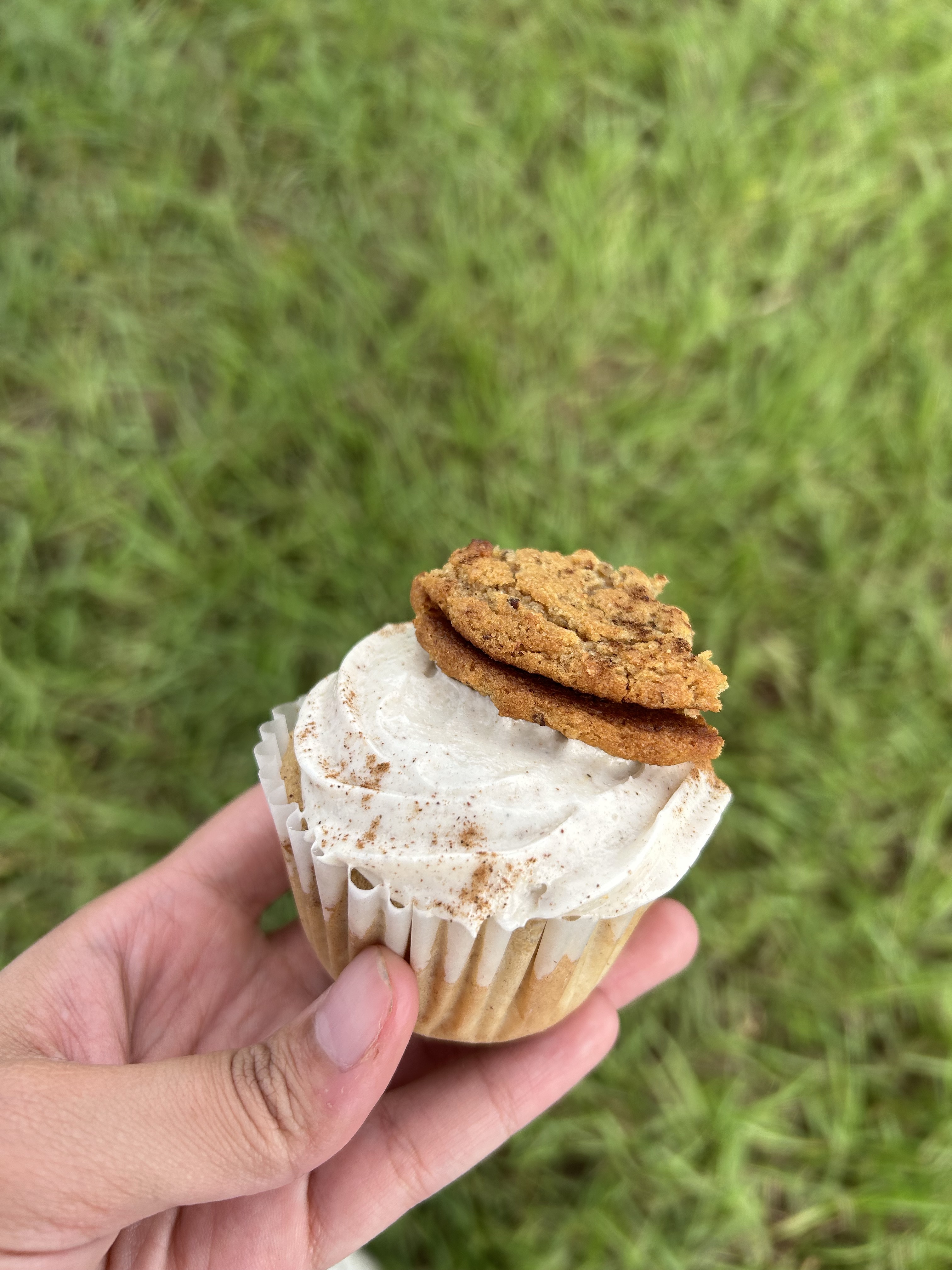 Oatmeal Crème Pie Cupcake( 12 )