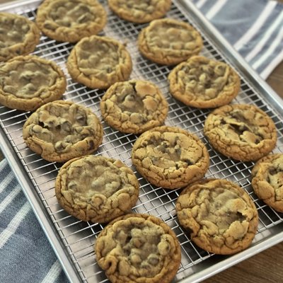1 Dozen Chocolate Chip cookies 