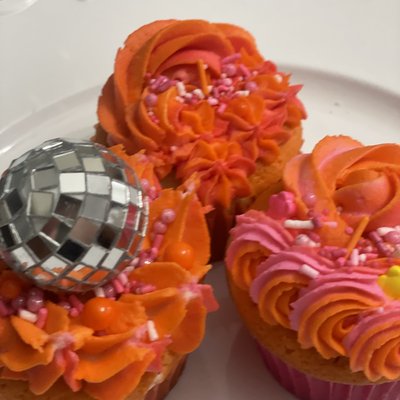 Dozen Basic Cupcakes