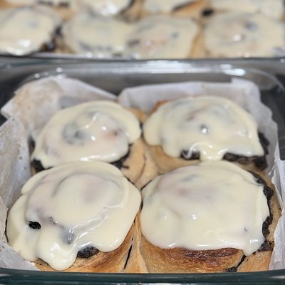 Large Cinnamon Rolls  (4 Pack)