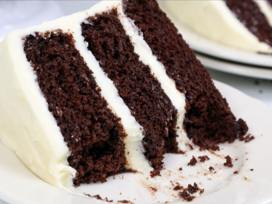 Chocolate Cake & Vanilla Buttercream 8"