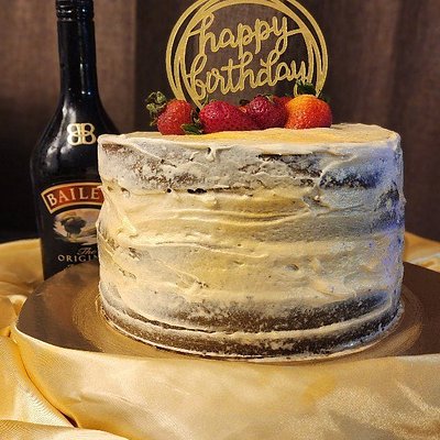 9" 2 Layers. Bailey's Lish Cream Chocolate Cake
with Bailey's Buttercream Frosting