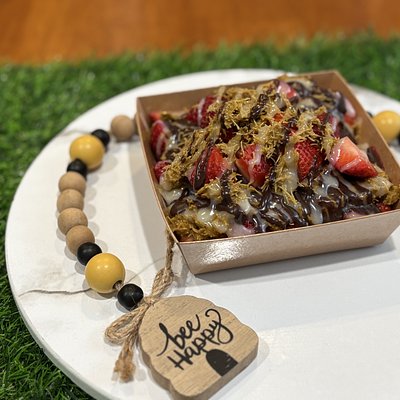 Dubai Strawberry Large “Boat” 