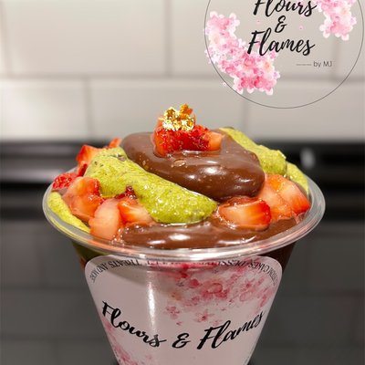 Dubai Strawberry Cup ( 9 Oz )