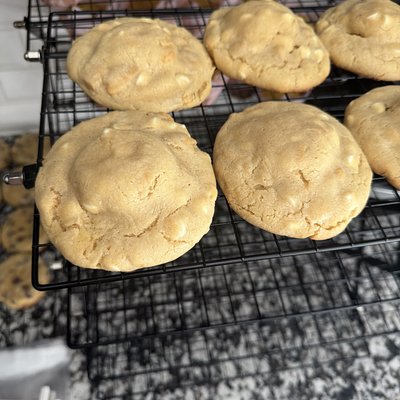 Lemon Oreo Stuffed Cookie 