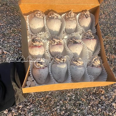 Oreo Dipped Cheesecake Stuffed Berries 