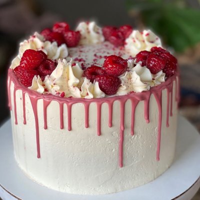 White Chocolate Rasperry Cake