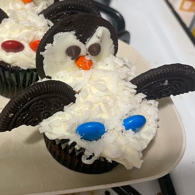 Penguin Cupcakes 