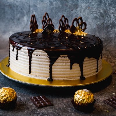 Chocolate Ganache Drip Cake