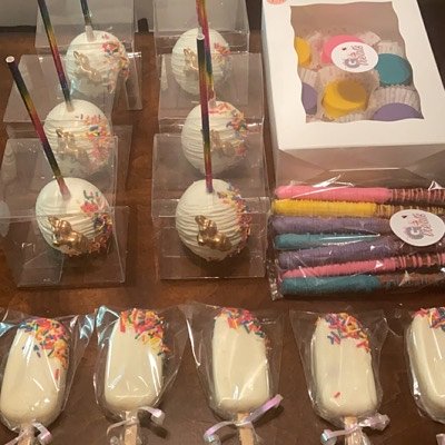 8 Apples, 8 Cake Pops, 12 oreos, And 12 Pretzels