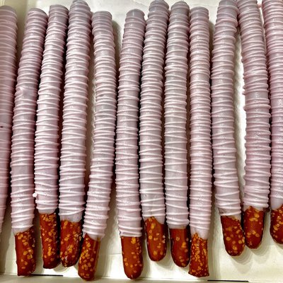 Simple Chocolate Pretzel Rods 