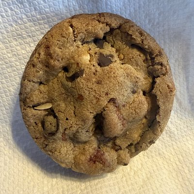 Almond Strawberry Chip: 2.4 Oz Cookie 20 For $25