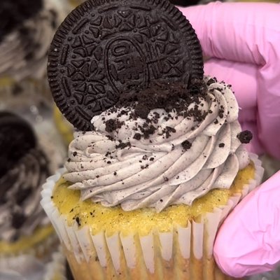 1 Dozen Oreo Cupcakes 