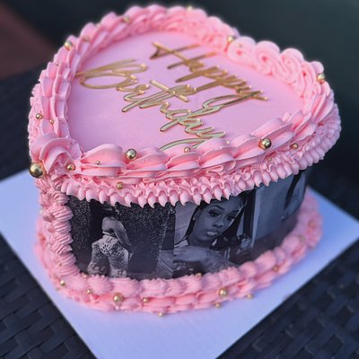 Custom Cakes 