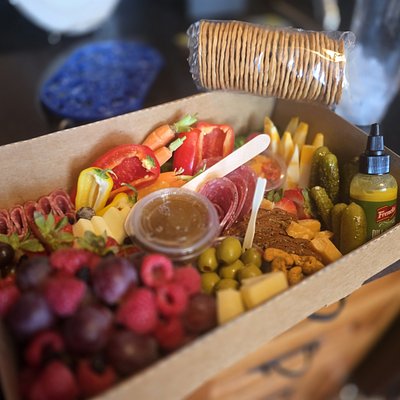 Charcuterie Box Medium
