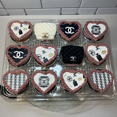 ✨ Designer Cupcakes – 1 Dozen (12)