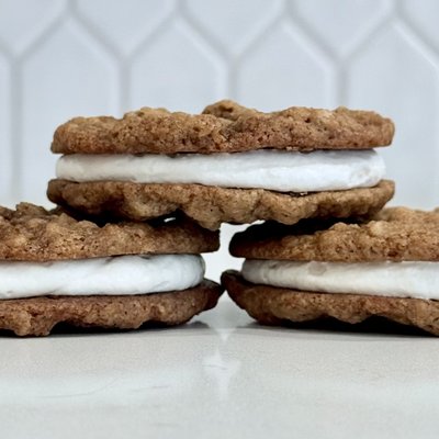 CLASSIC OATMEAL CREAM PIE DREAMWICH 4.5-5.5oz (GF Also Available)