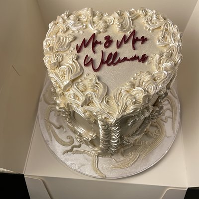 Luxury Wedding & Celebration Cakes 
