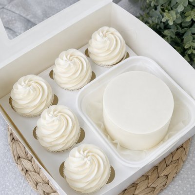 bento cake with 5 cupcakes 