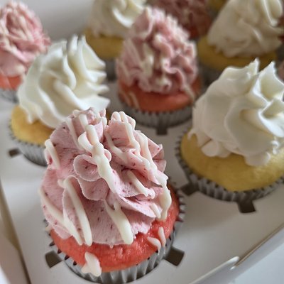 Strawberry Pop Cupcakes