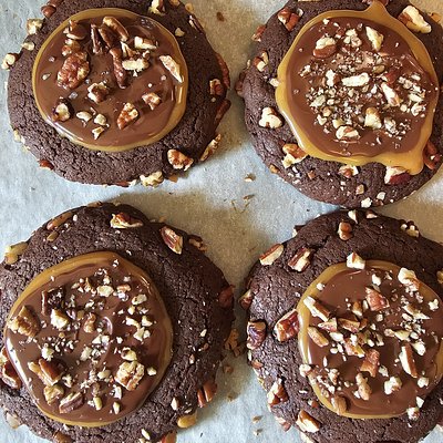 Turtle Crumbl Style Cookies 6pack 