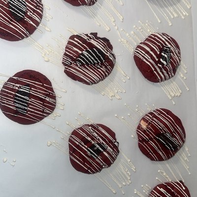 Red Velvet Cookies & Creme