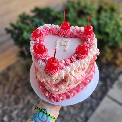 6” Signature Heart Cake