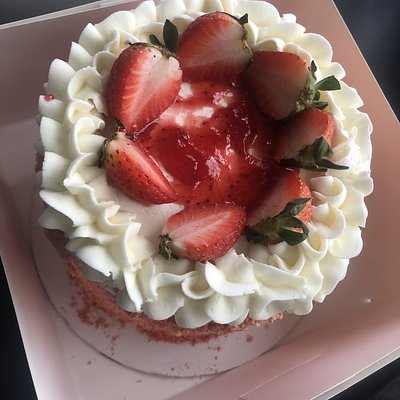 8in Signature strawberry Crunch Cake 
