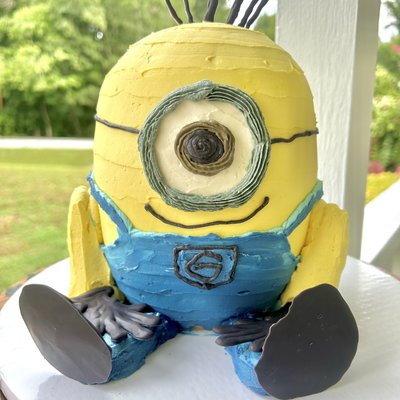 Minion Cake