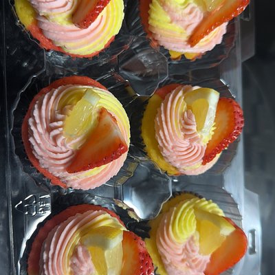 Strawberry Lemonade Cupcakes 
