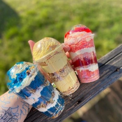 3ct Cake Cups ( Velvet , Banana Pudding ,strawberry )
