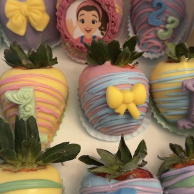 Chocolate covered Strawberries ( Deluxe)