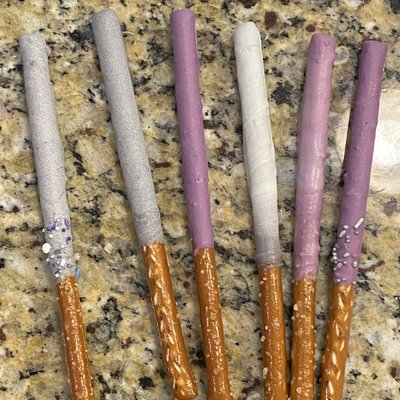 Dipped pretzels 