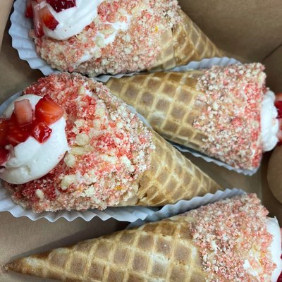 Strawberry Cheesecake Cones (4)