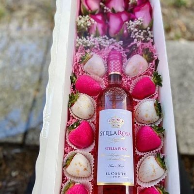Strawberry Wine Box With Roses