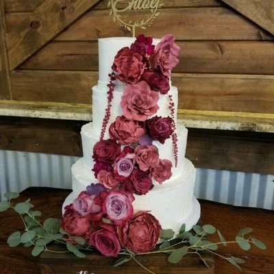 Four Tier Wedding Cake Feeding 130