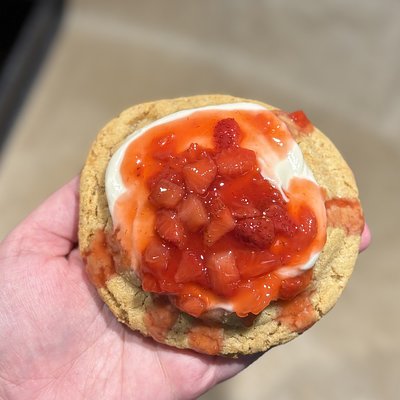 Strawberry Cheesecake Cookies | 4 Pack