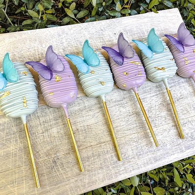 Custom Cake Pops