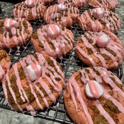 Strawberry oatmeal cream pie cookies