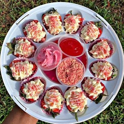 Cheesecake Stuffed Strawberry Tray With Dipping Sauces 
