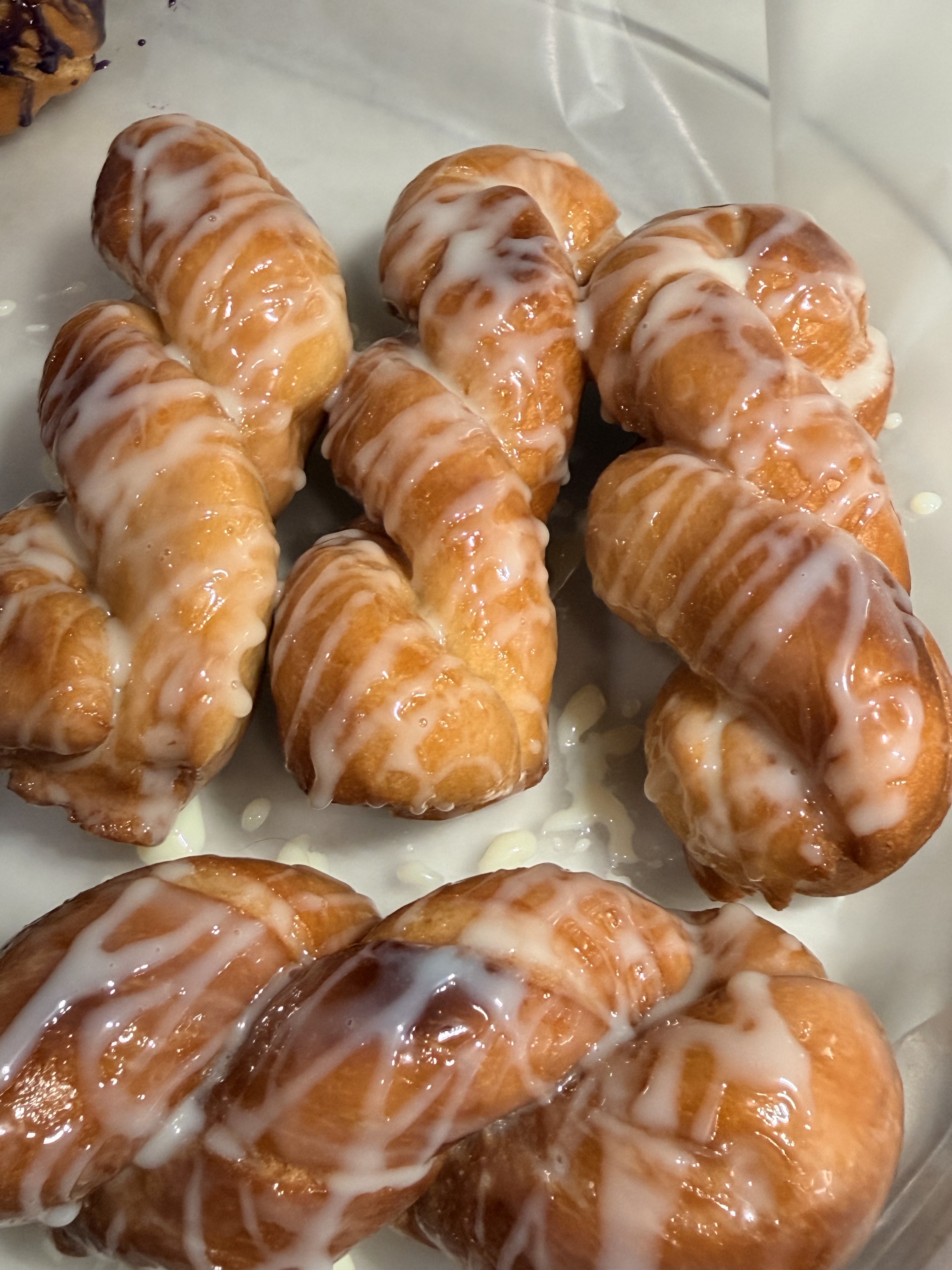 TWISTED DONUTS (CRAZY 8) 
