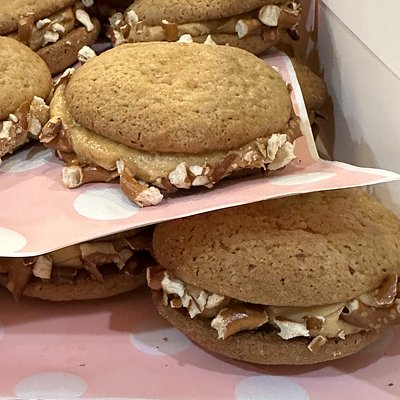 Salted Caramel Pretzel Whoopie Pie - 6