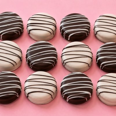 Dipped & Drizzled Oreos
