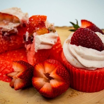 Strawberries N Cream Cupcakes, 1dz