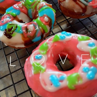 Doughnuts!  Long Johns, Rounds, Apple Fritters! Please See Description 