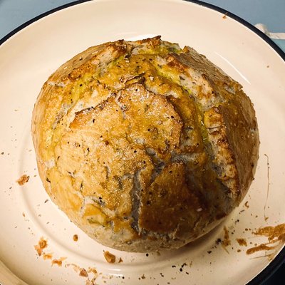 Roasted Garlic & Rosemary Artisan Bread Round