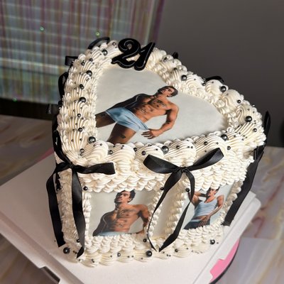 Heart 8in Cake 
