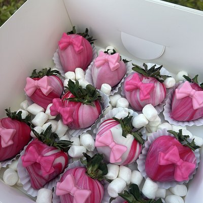 Decorated Strawberries ~ (Dozen or Half)